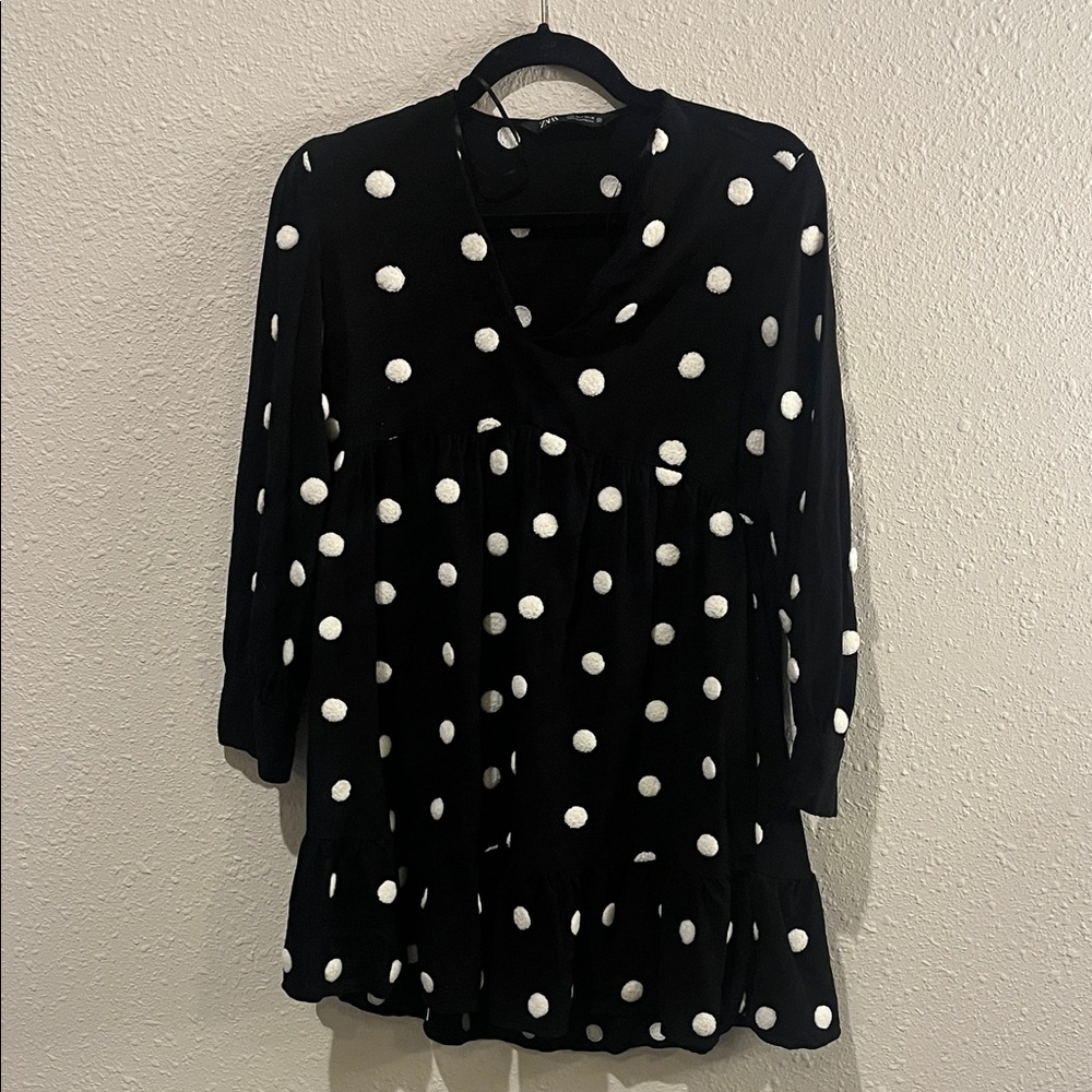 ZARA Black White POLKA DOT EMBROIDERED DRESS Ruffled V-neck Size S RN 77302 - Picture 4 of 6